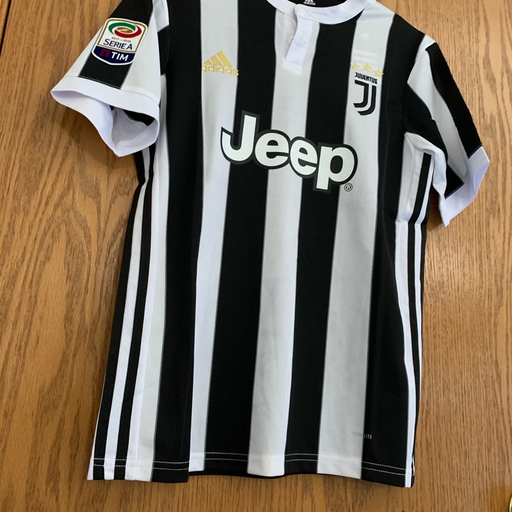 Juventus 17/18 Jerseys - Picture 3 of 12